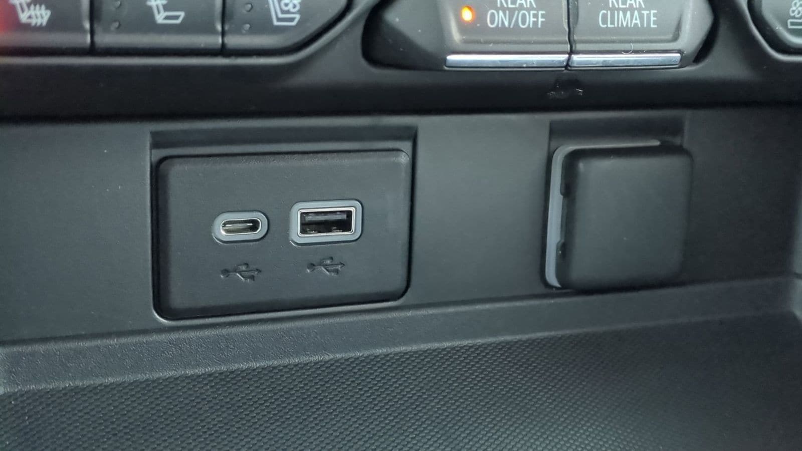 Thumbnail: 2023 GMC Yukon XL - 27