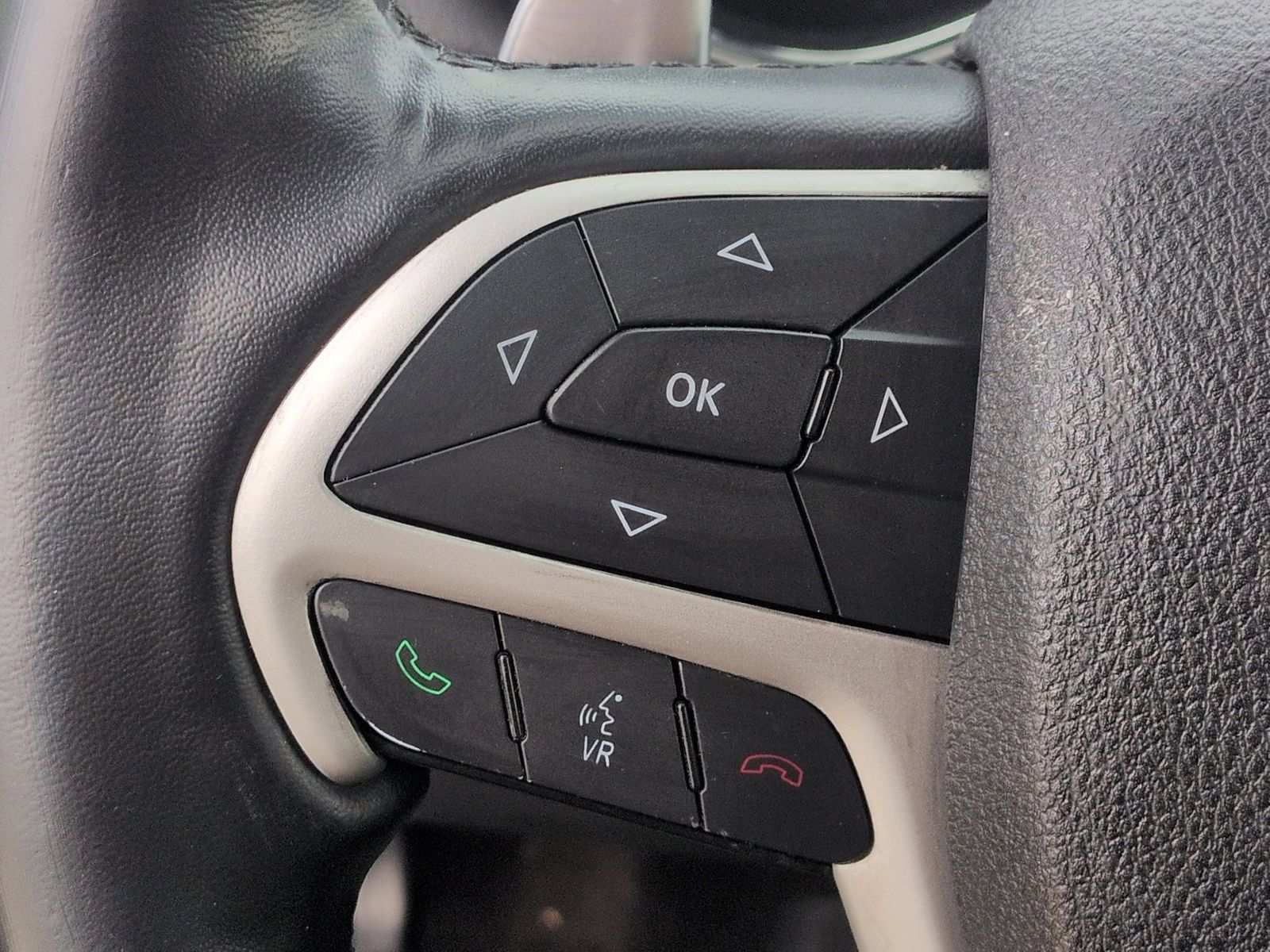 Thumbnail: 2015 Jeep Grand Cherokee - 30