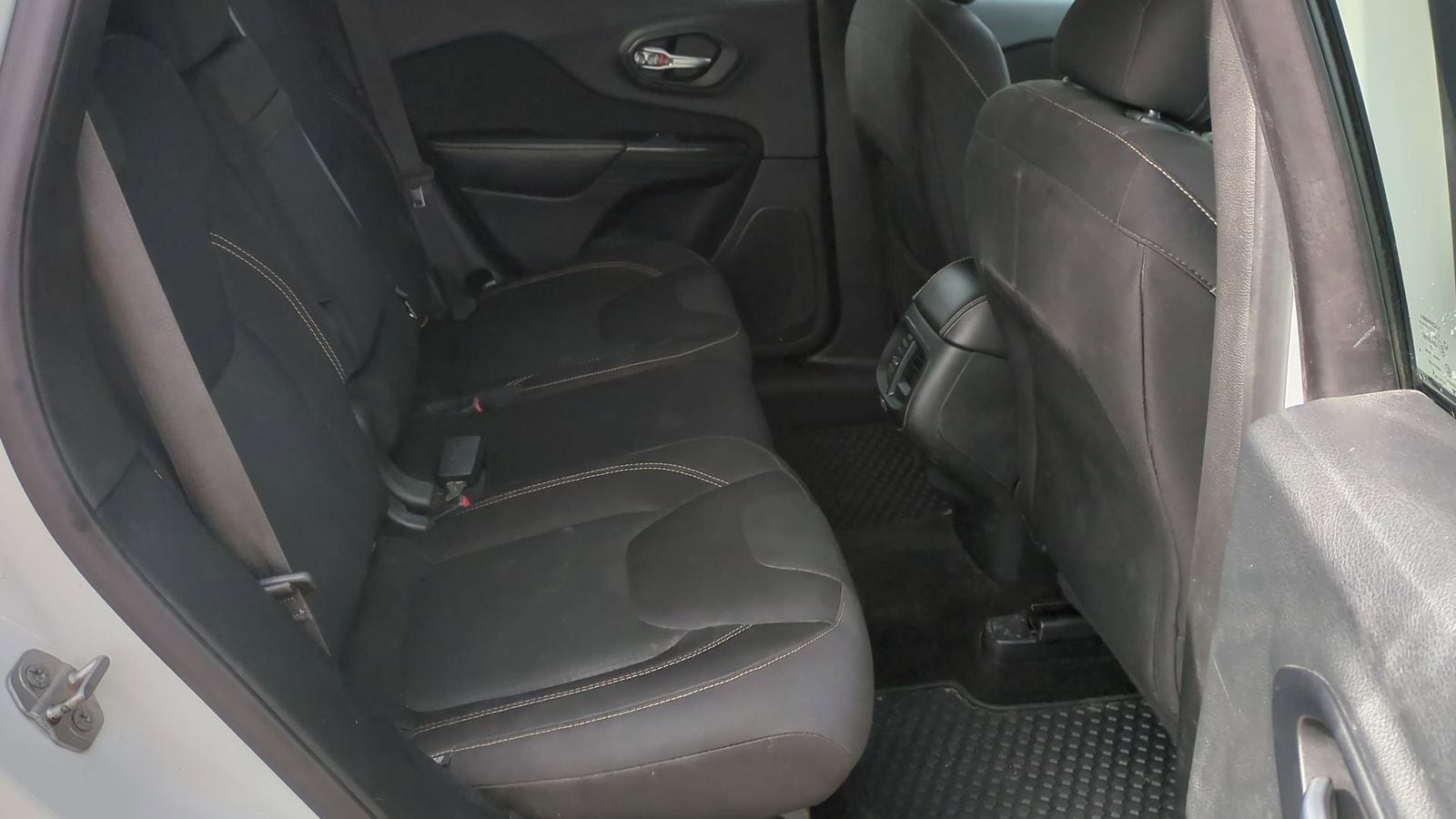 Thumbnail: 2015 Jeep Cherokee - 20