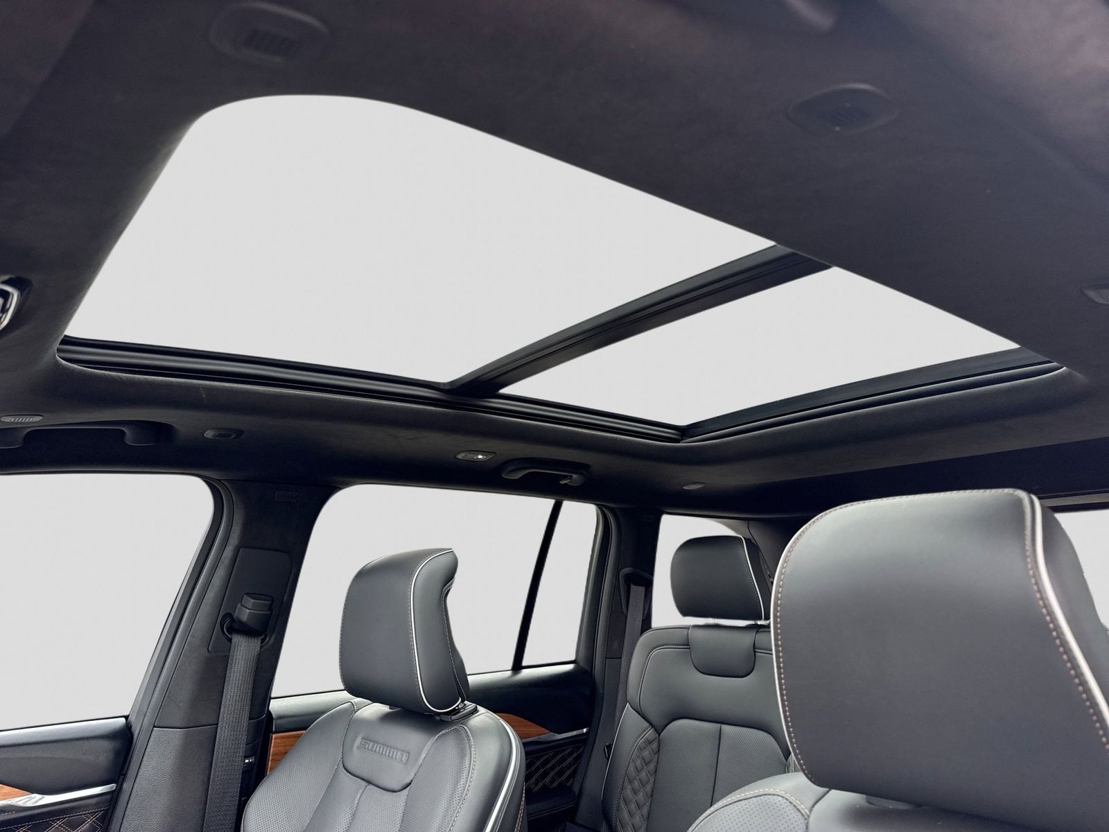 Thumbnail: 2023 Jeep Grand Cherokee - 22