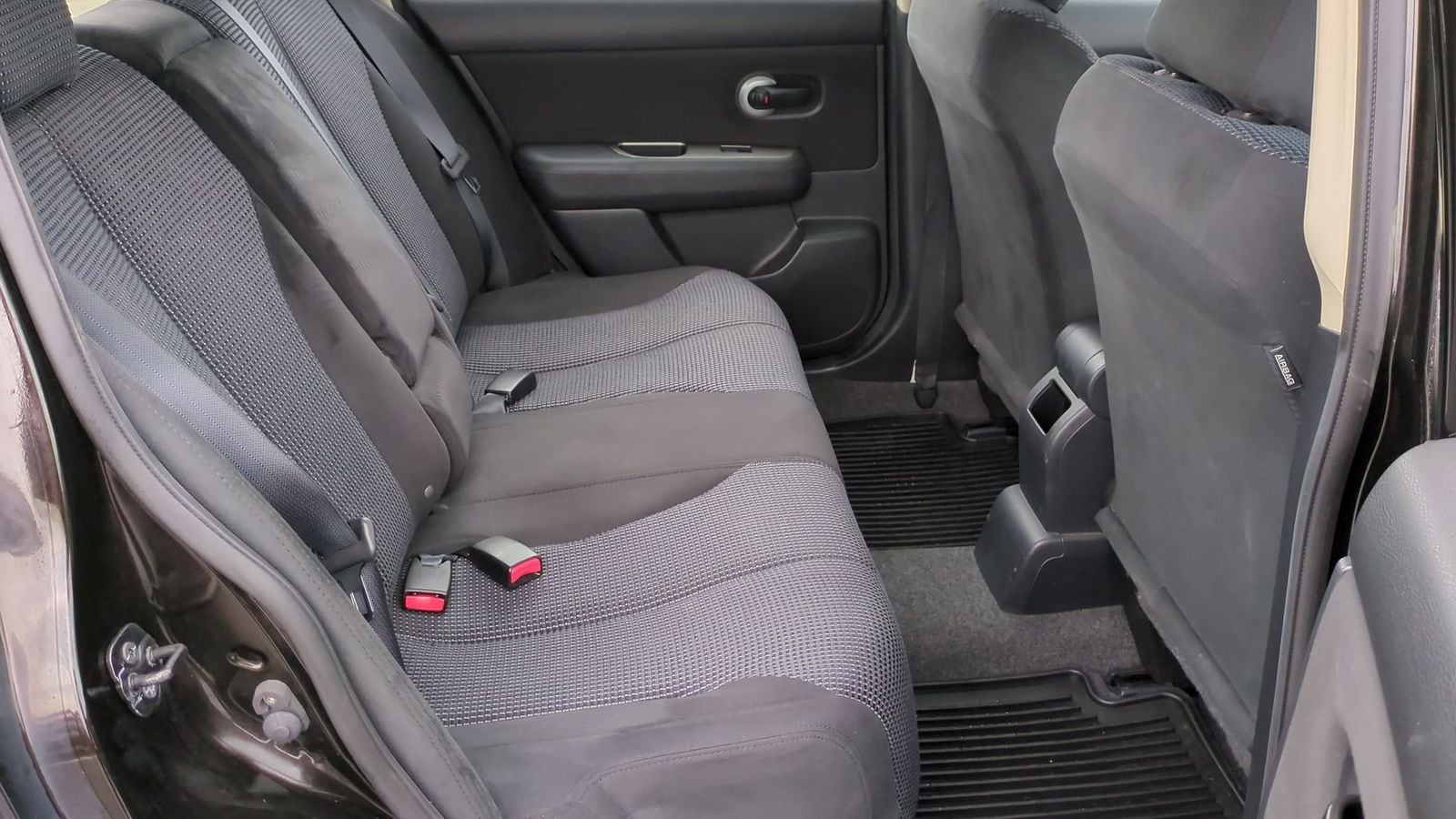Thumbnail: 2011 Nissan Versa - 17