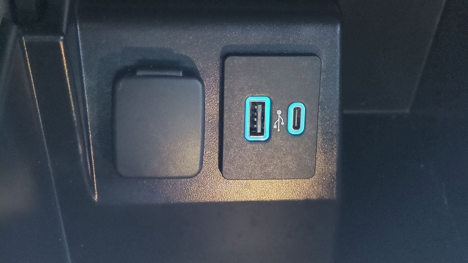 Thumbnail: 2021 Ford Explorer - 36