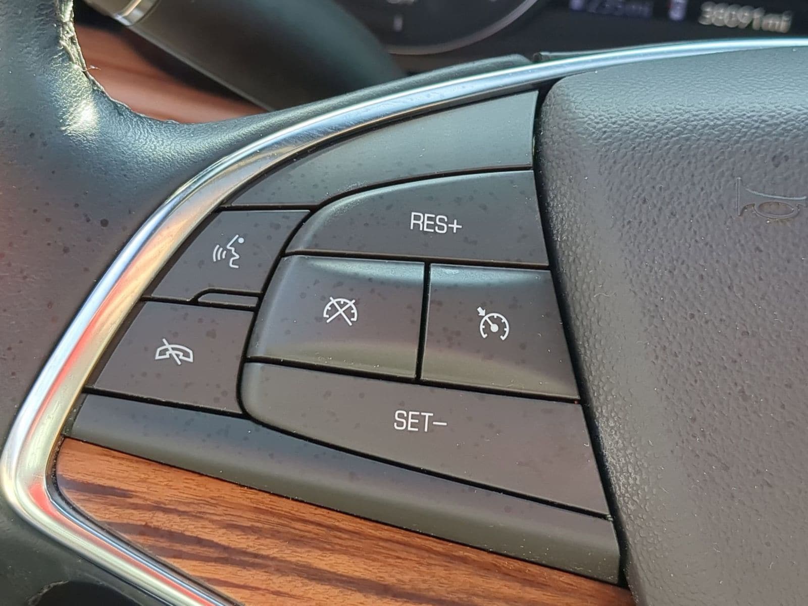 Thumbnail: 2021 Cadillac XT5 - 32