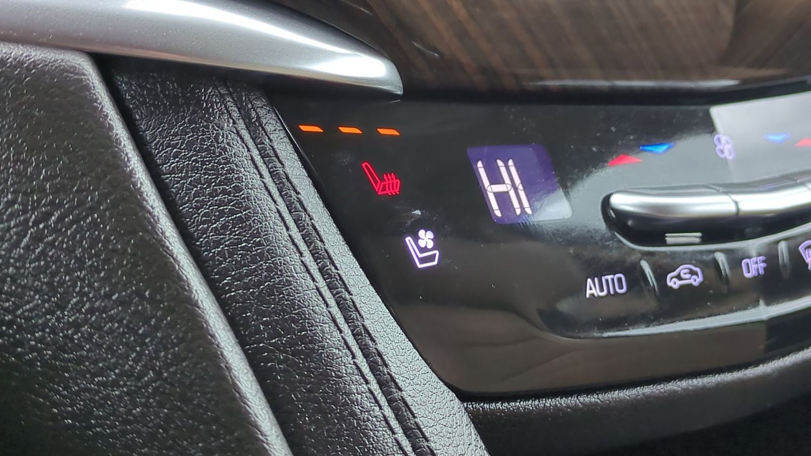 Thumbnail: 2021 Cadillac XT6 - 38