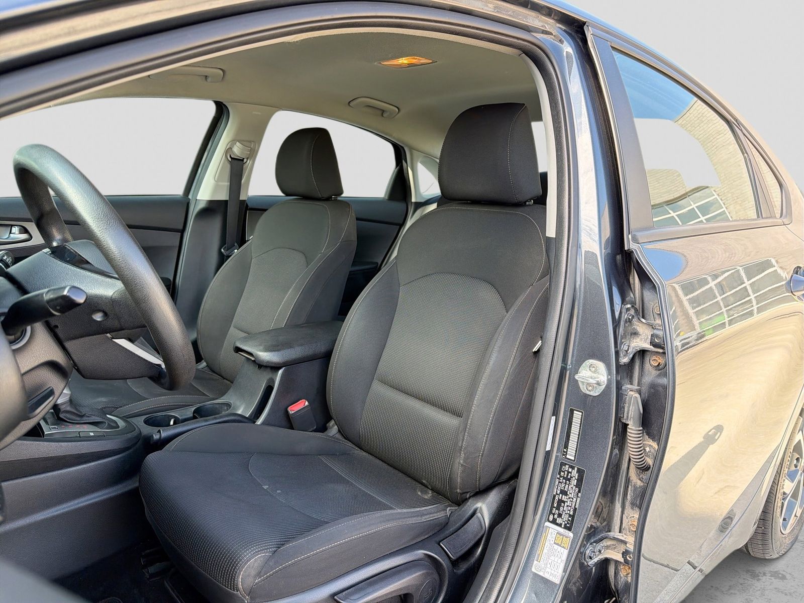 Thumbnail: 2021 Kia Forte - 17