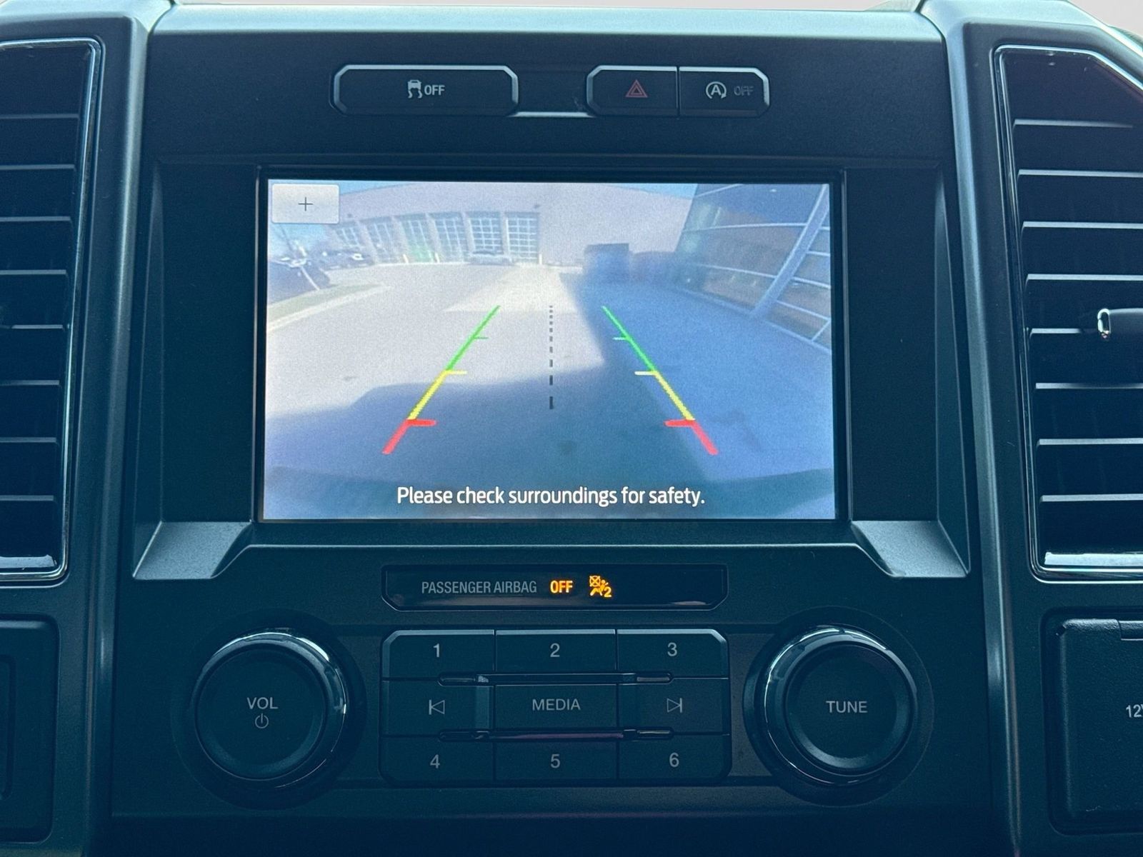 Thumbnail: 2019 Ford F-150 - 32