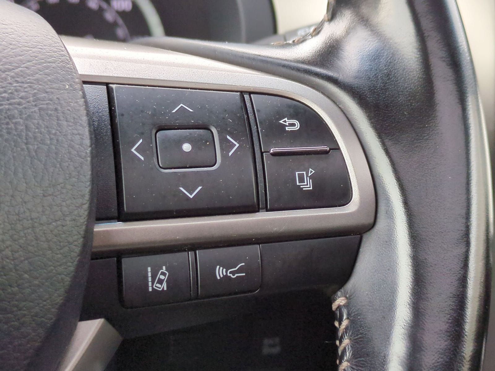 Thumbnail: 2020 Lexus GX - 32