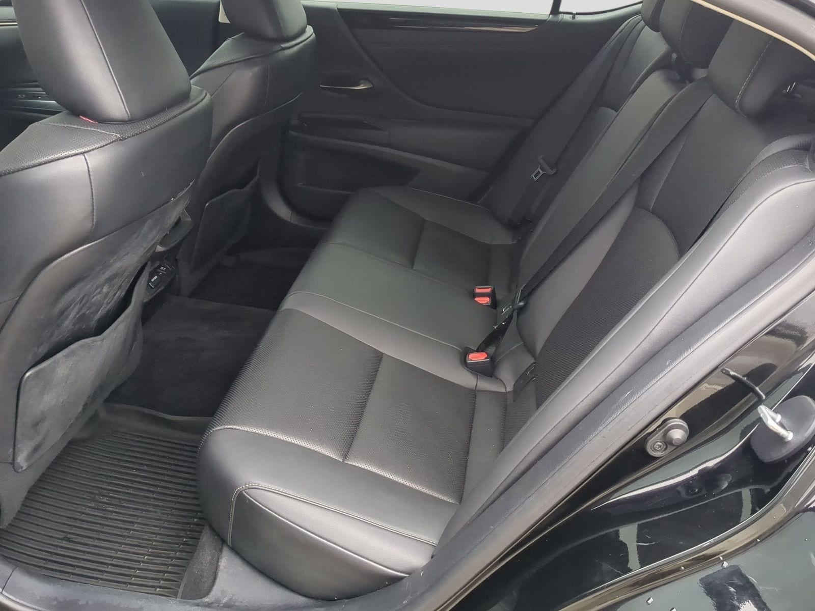 Thumbnail: 2021 Lexus ES - 24