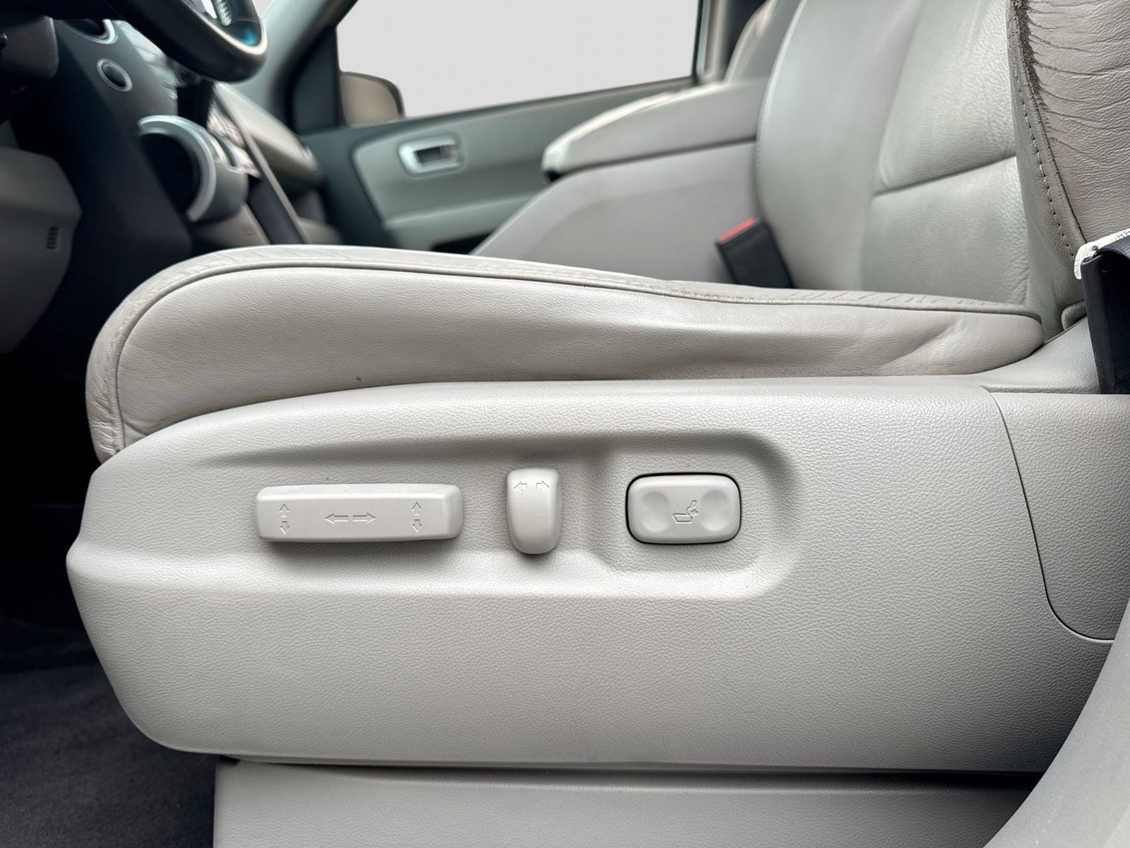 Thumbnail: 2010 Honda Pilot - 3