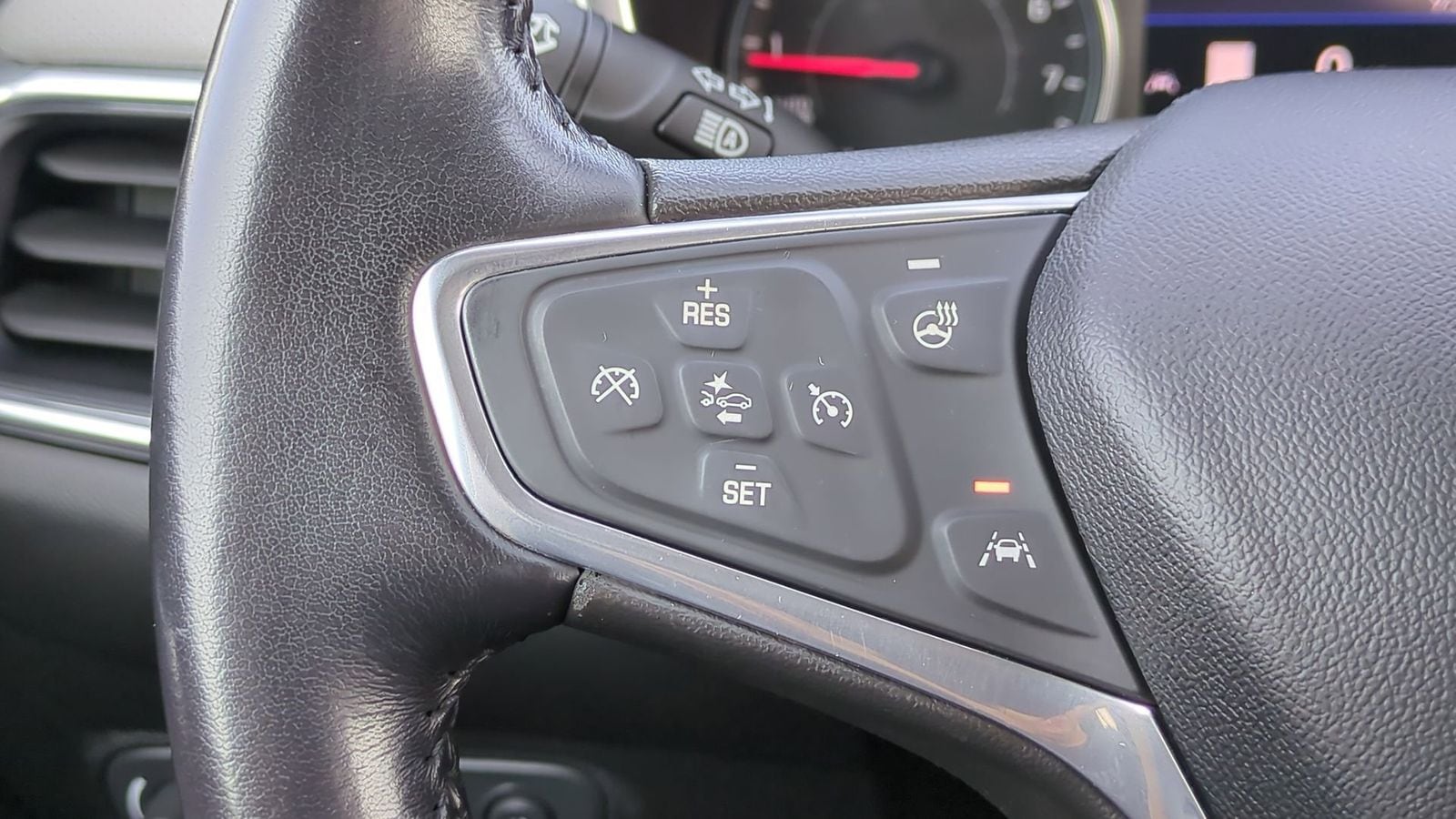 Thumbnail: 2020 Chevrolet Equinox - 25
