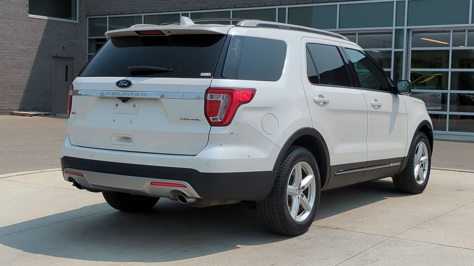Thumbnail: 2016 Ford Explorer - 6