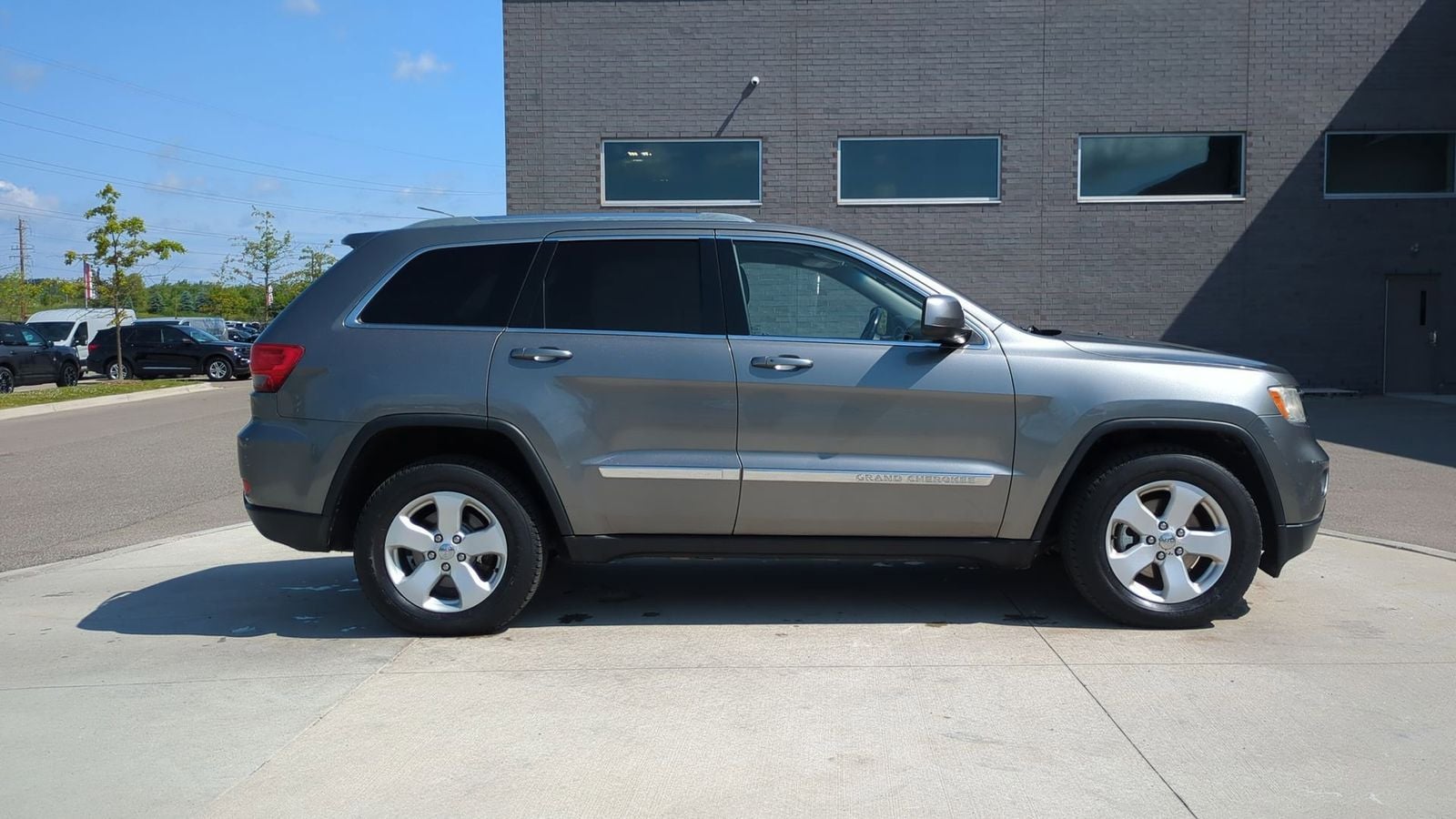 Thumbnail: 2011 Jeep Grand Cherokee - 8