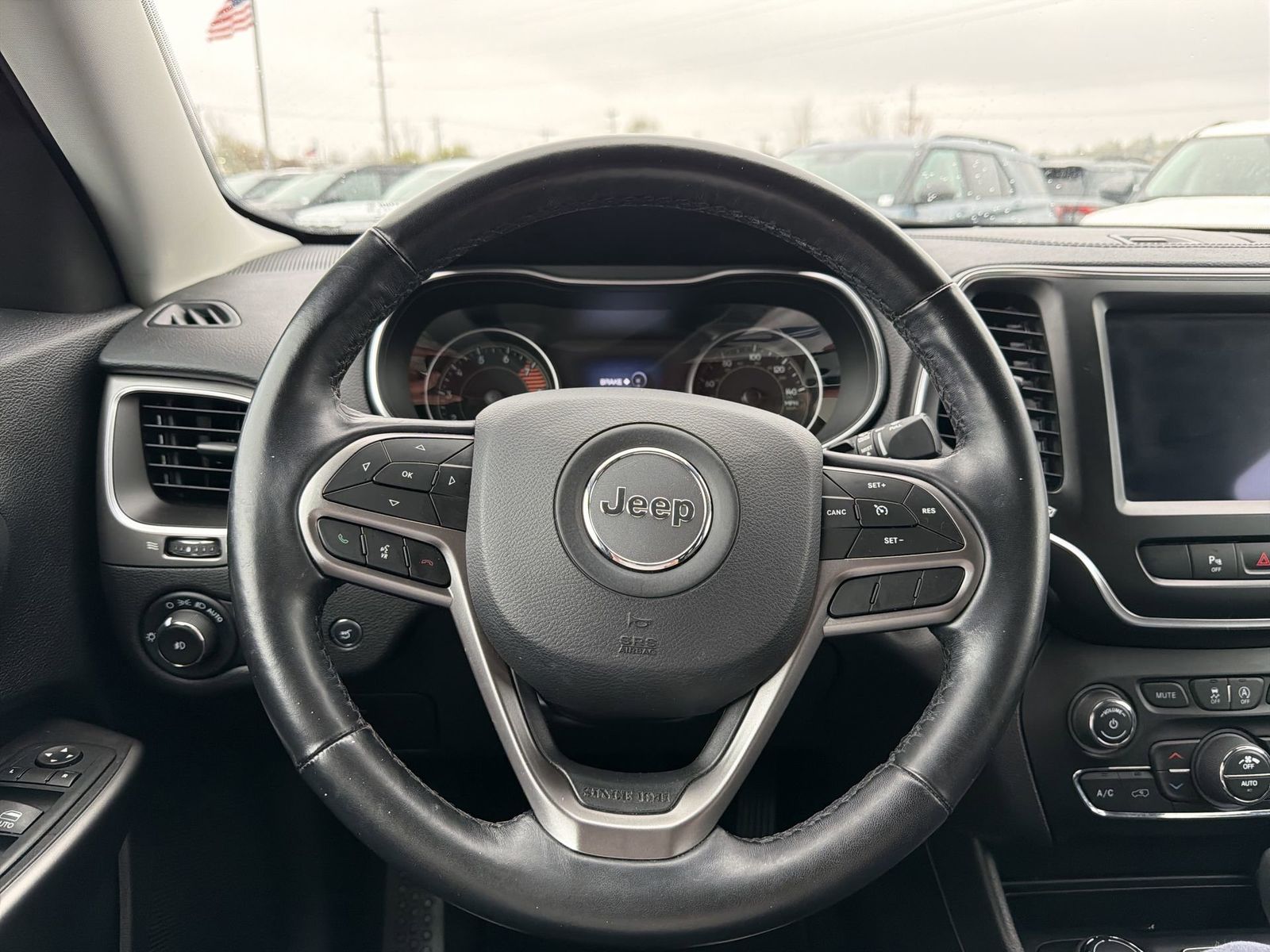 Thumbnail: 2021 Jeep Cherokee - 24