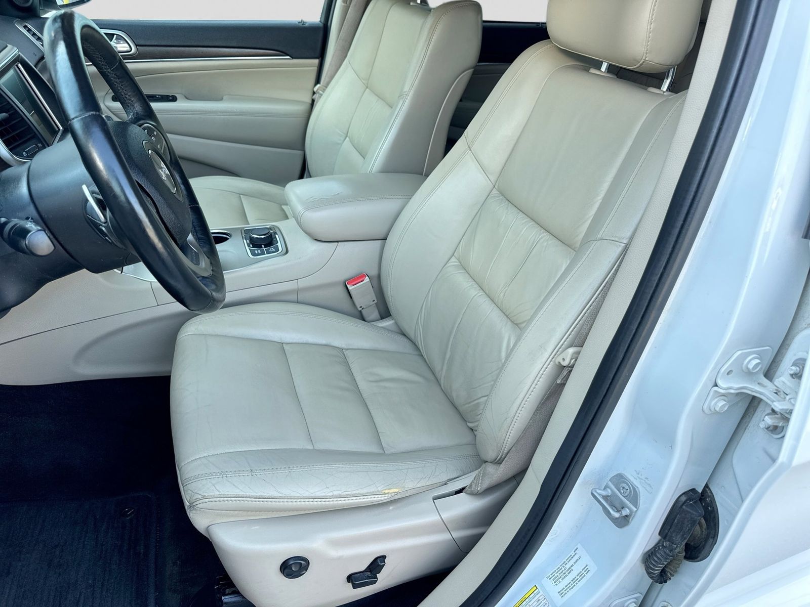 Thumbnail: 2015 Jeep Grand Cherokee - 17