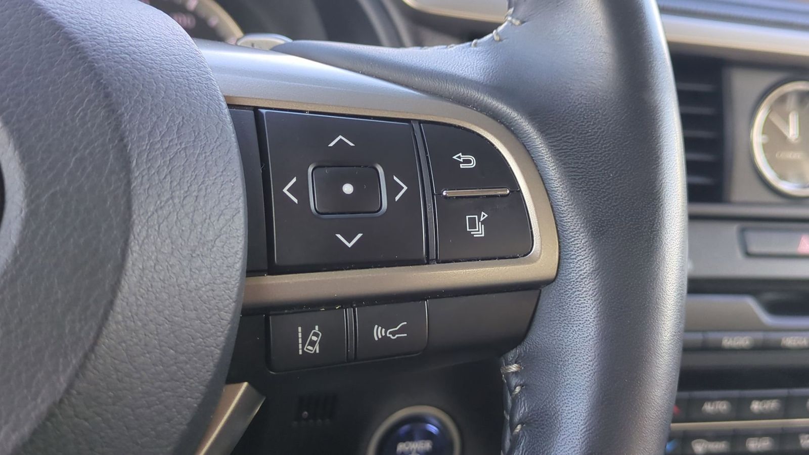 Thumbnail: 2022 Lexus RX - 24