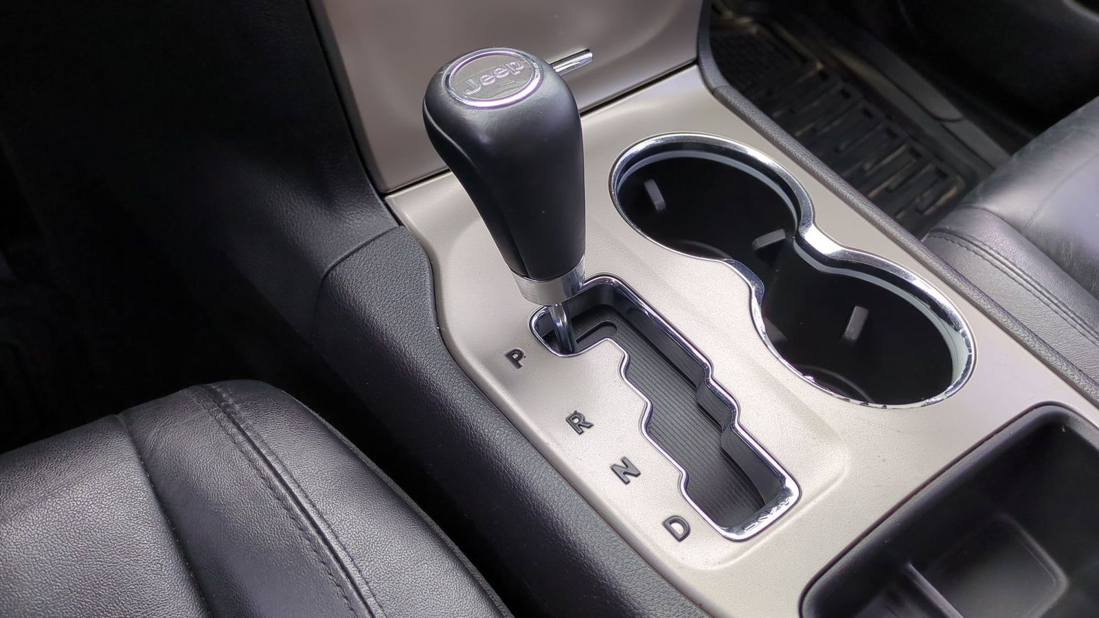 2013 Jeep Grand Cherokee Laredo 29