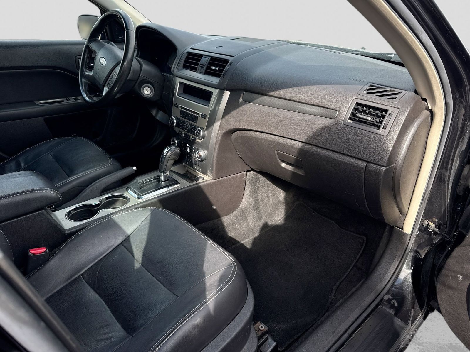 Thumbnail: 2010 Ford Fusion - 3