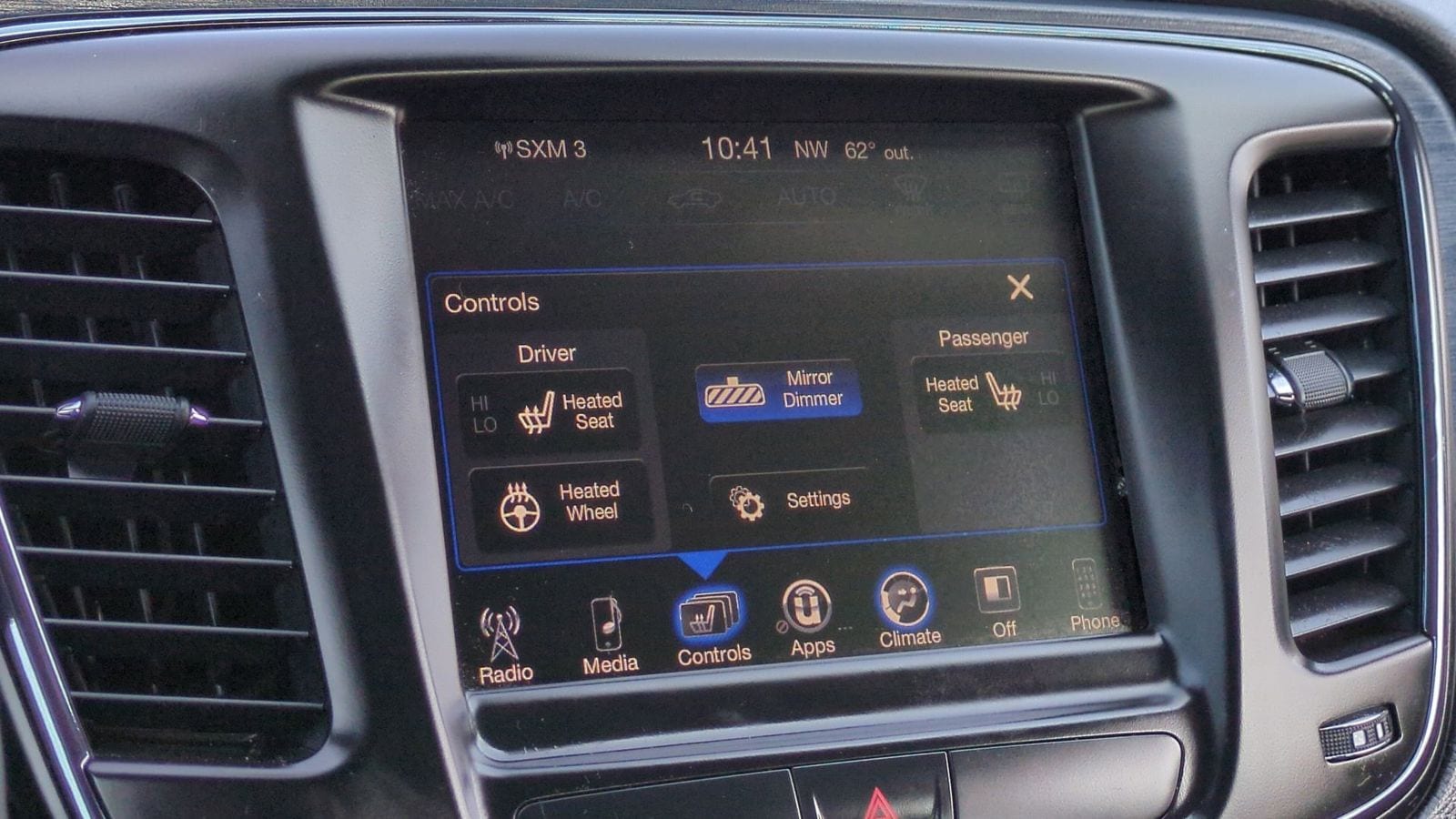 Thumbnail: 2015 Chrysler 200 - 30