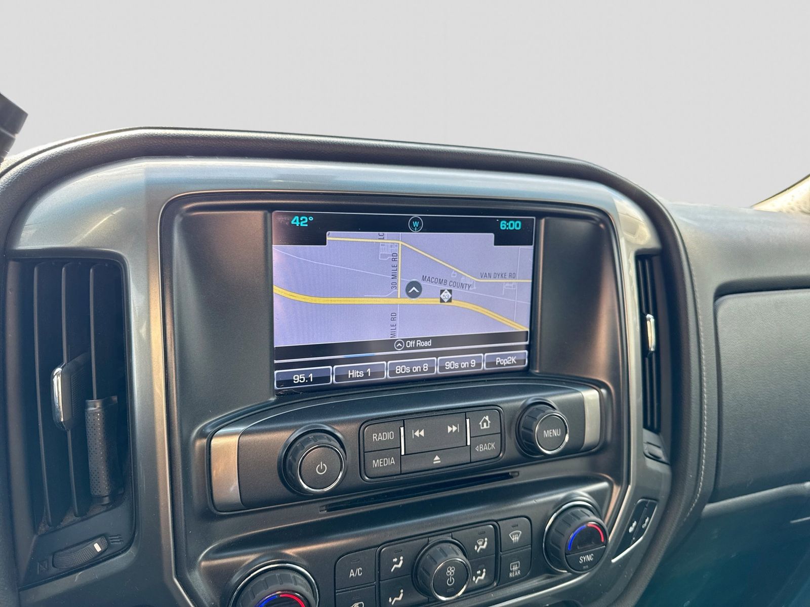 Thumbnail: 2017 Chevrolet Silverado 3500 - 29