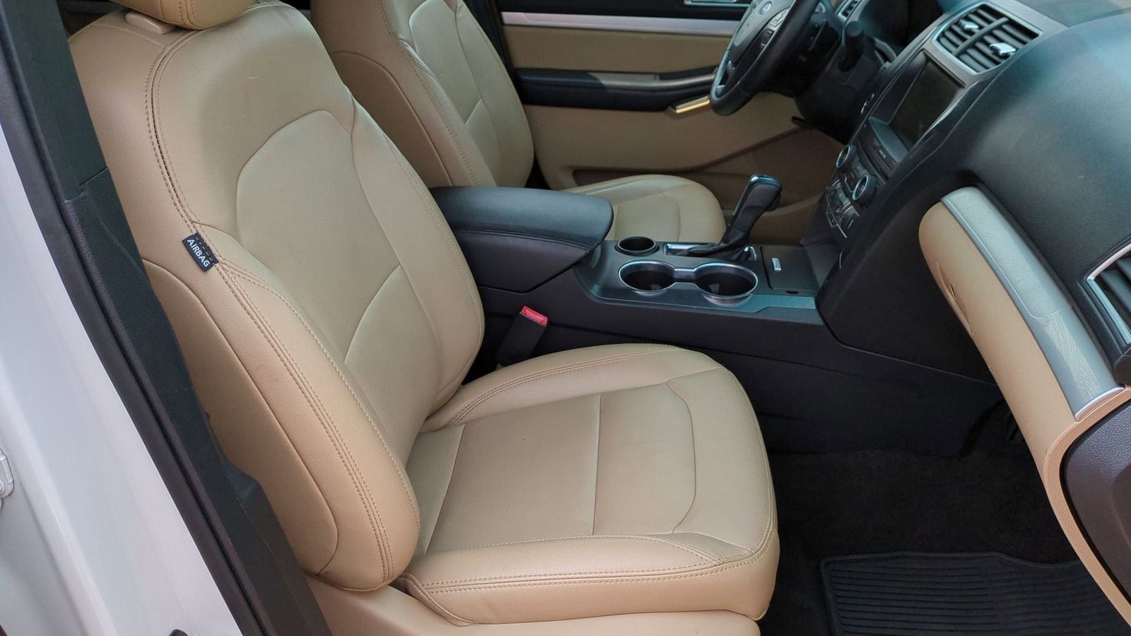 Thumbnail: 2016 Ford Explorer - 24