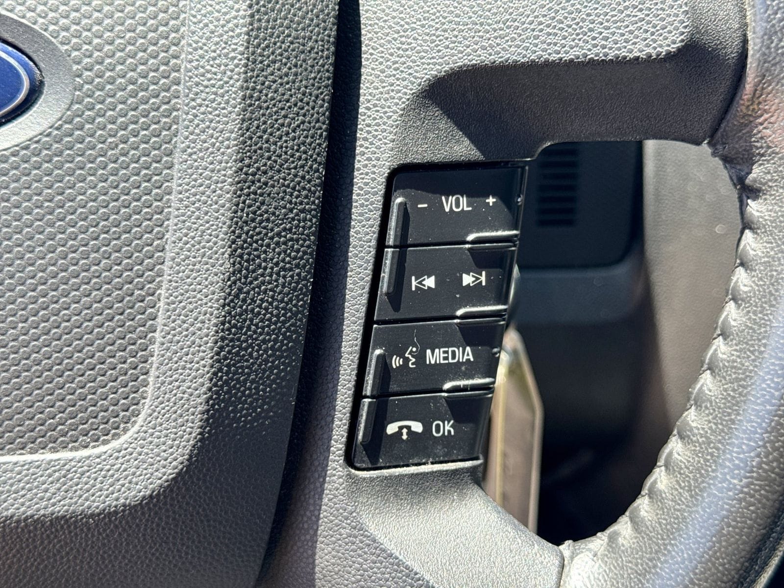 Thumbnail: 2011 Ford Escape - 18