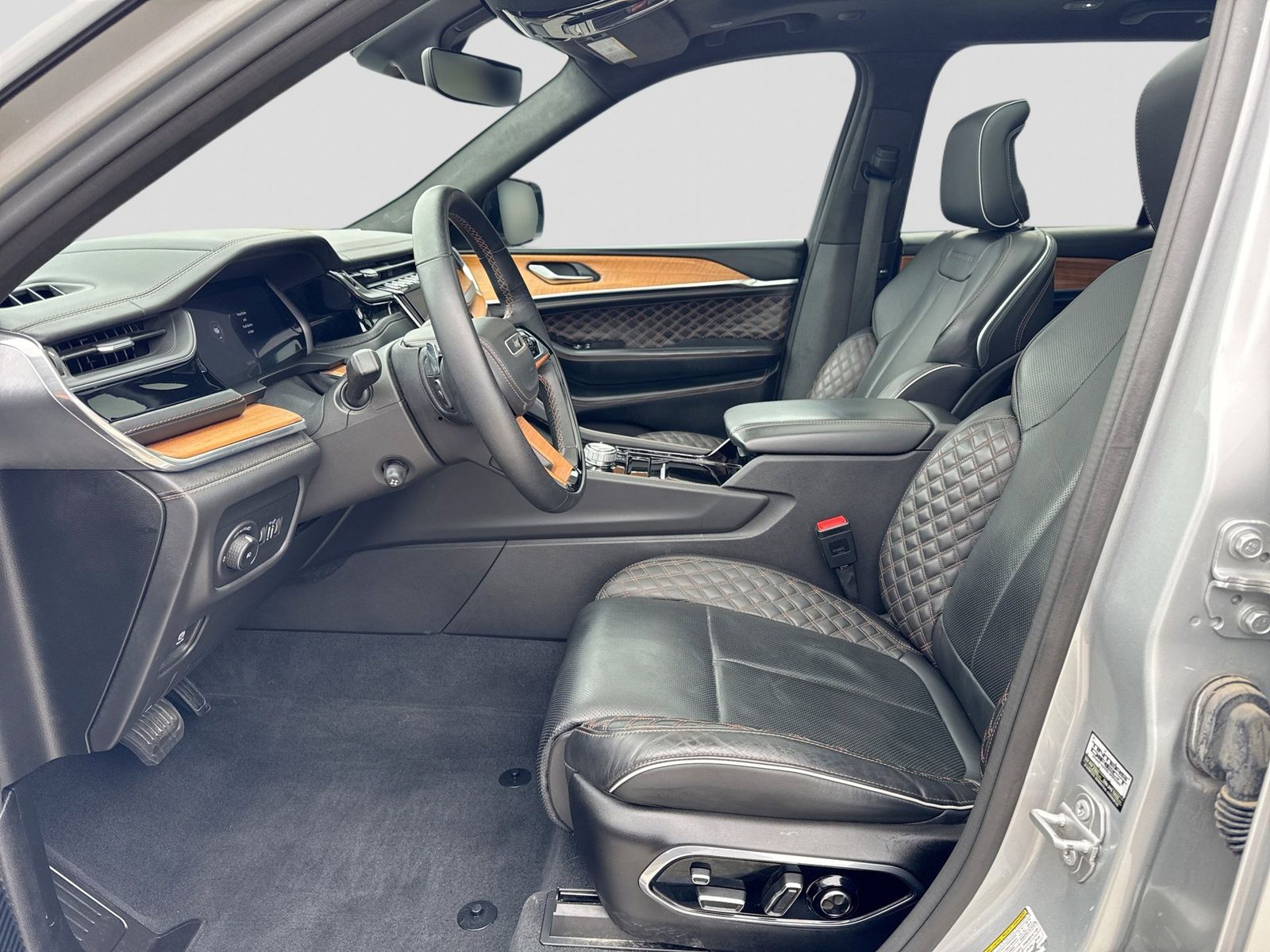 Thumbnail: 2023 Jeep Grand Cherokee - 3