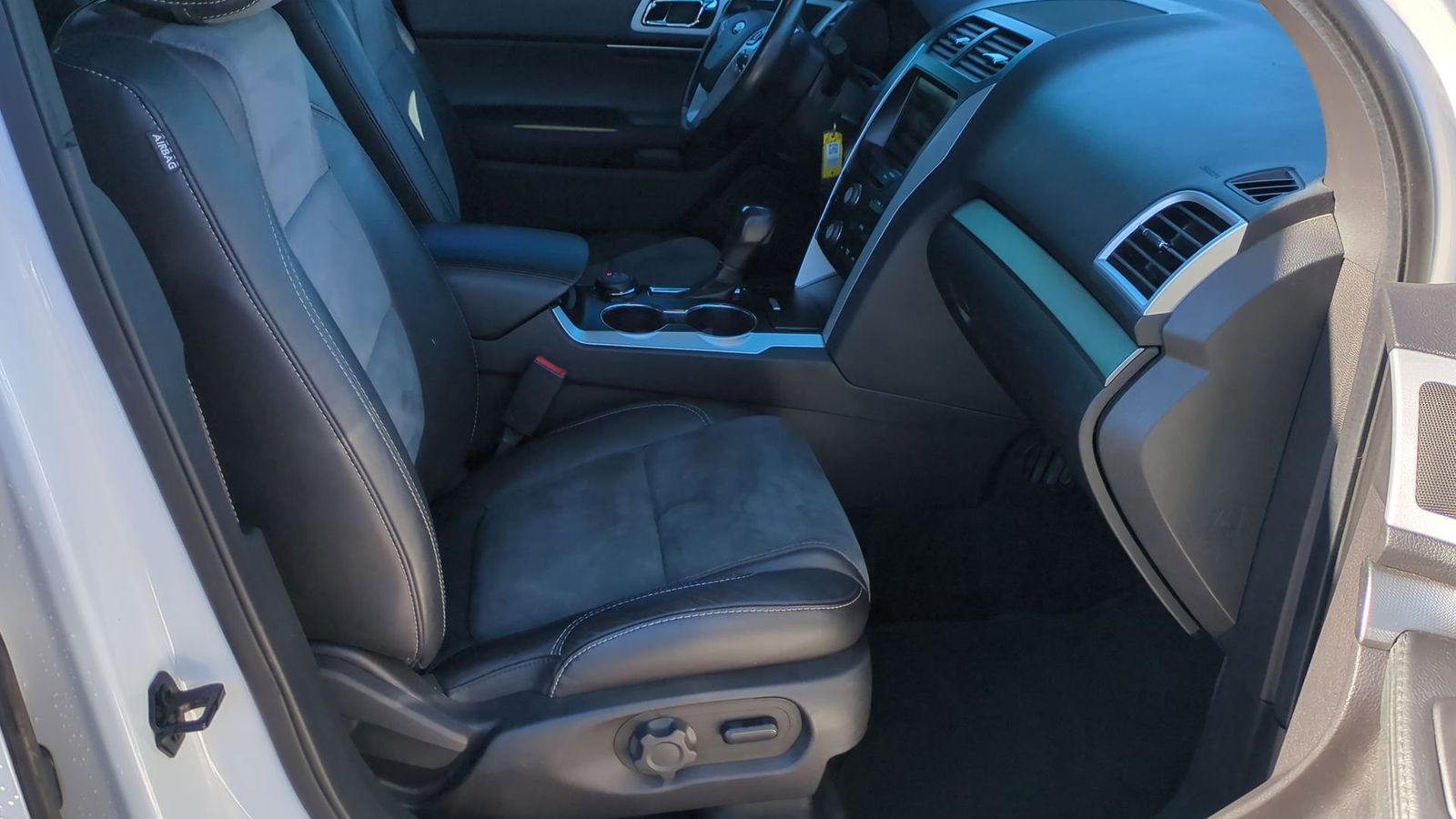 Thumbnail: 2015 Ford Explorer - 25