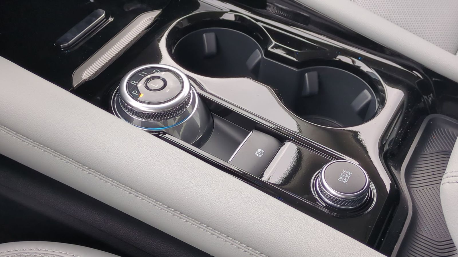 Thumbnail: 2025 Ford Explorer - 33