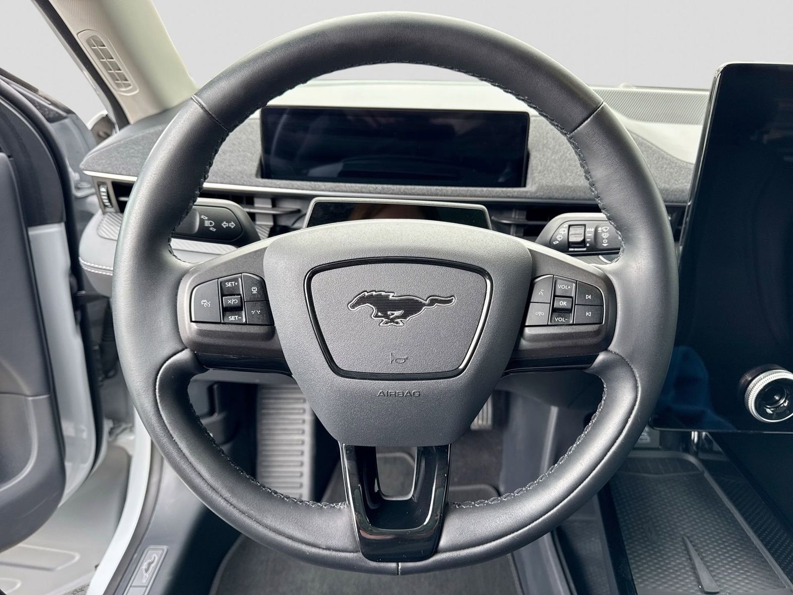 Thumbnail: 2022 Ford Mustang Mach-E - 23