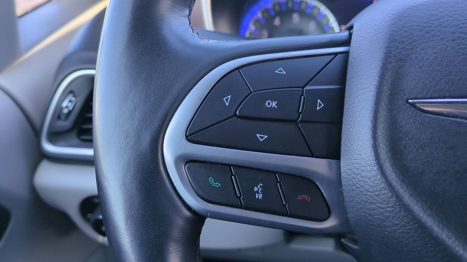 Thumbnail: 2018 Chrysler Pacifica - 25