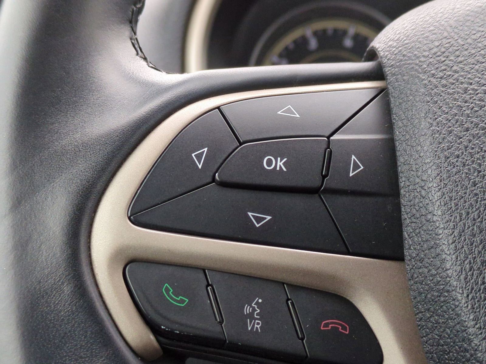 Thumbnail: 2014 Jeep Cherokee - 24