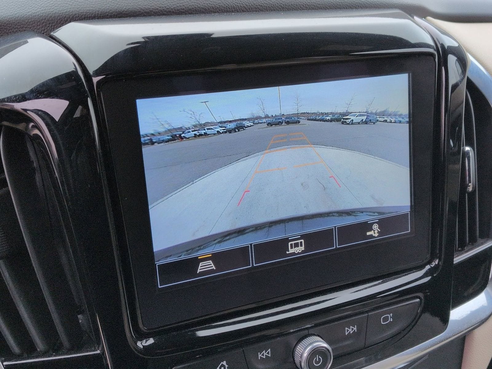 Thumbnail: 2022 Chevrolet Traverse - 32