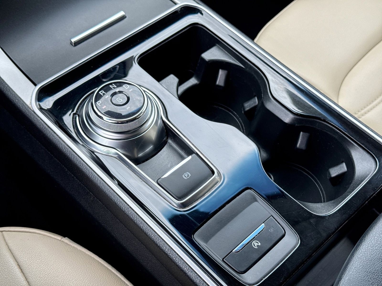 Thumbnail: 2020 Ford Edge - 31