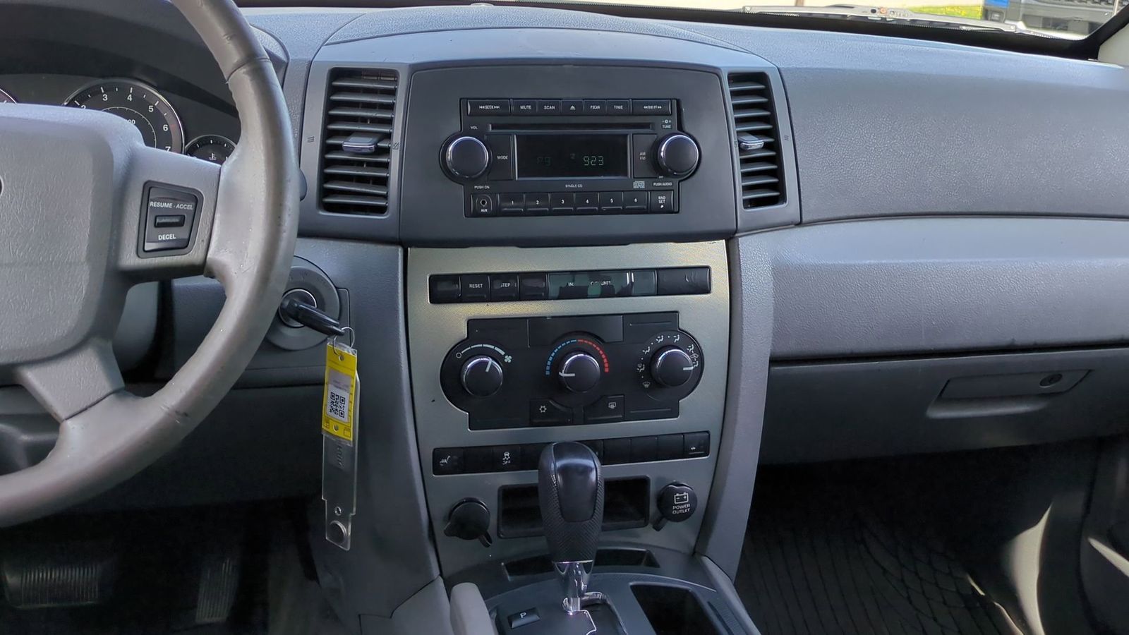 2007 Jeep Grand Cherokee Laredo 23