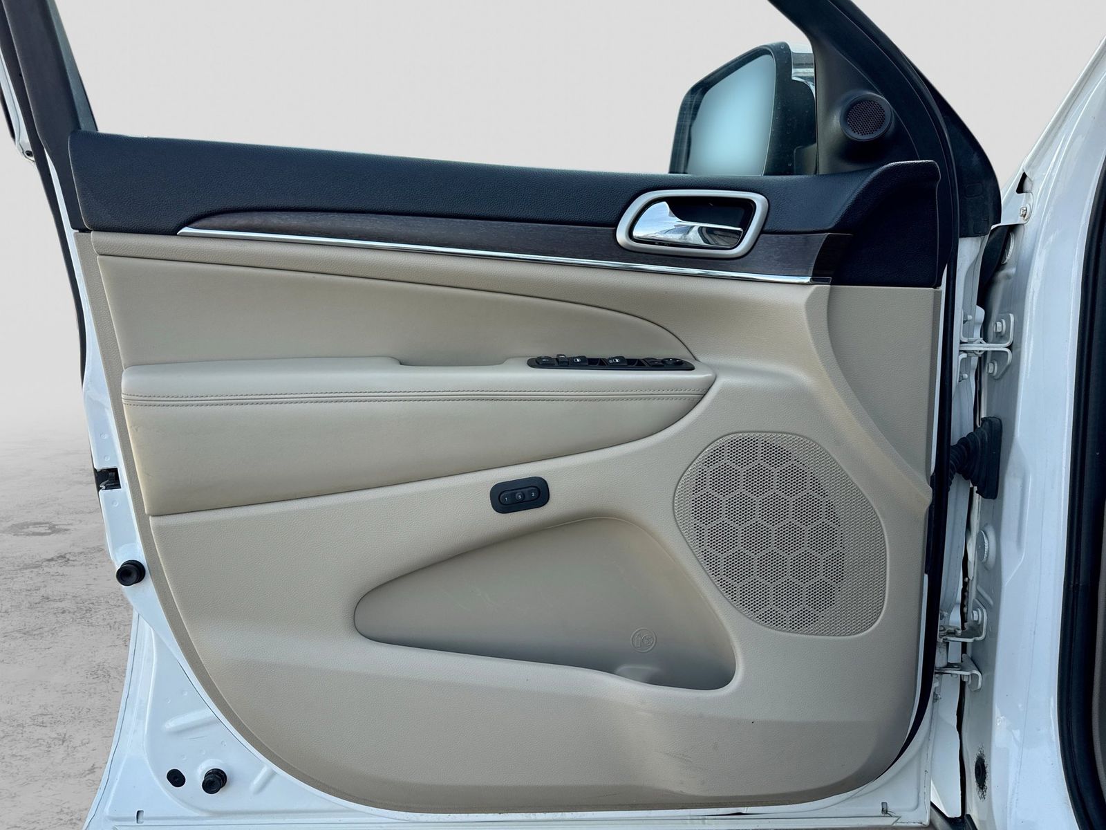 Thumbnail: 2015 Jeep Grand Cherokee - 31