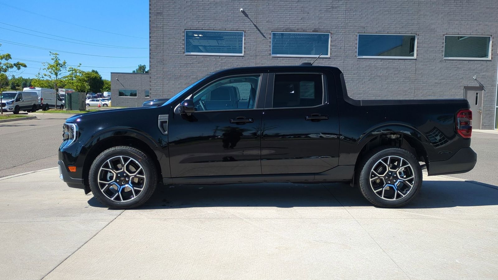 2025 Ford Maverick Lariat photo 2