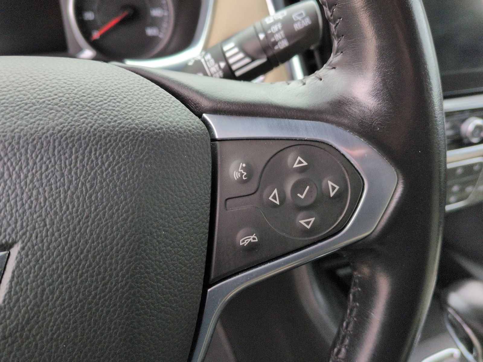 Thumbnail: 2022 Chevrolet Traverse - 28