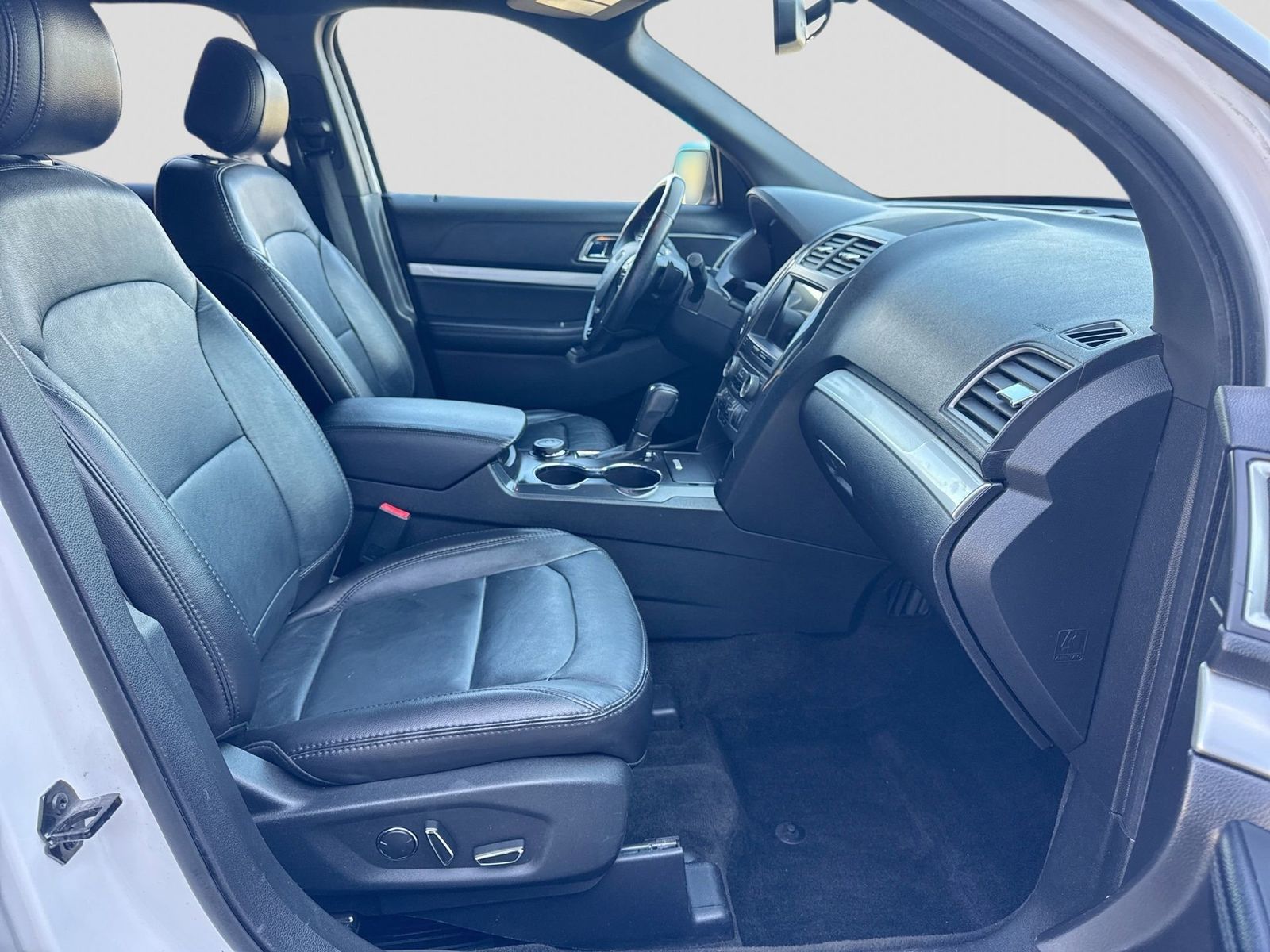 Thumbnail: 2017 Ford Explorer - 7