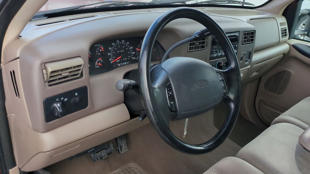 Used 2001 Ford F-250SD Lariat Truck