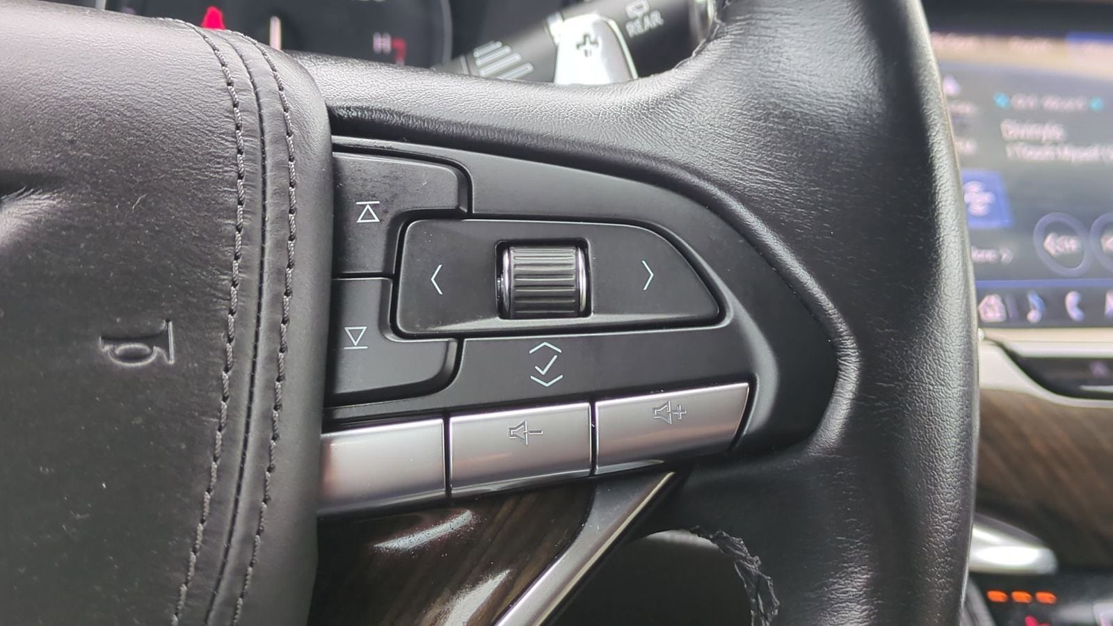 Thumbnail: 2021 Cadillac XT6 - 28