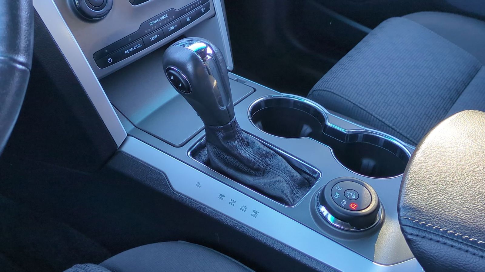 Thumbnail: 2015 Ford Explorer - 32