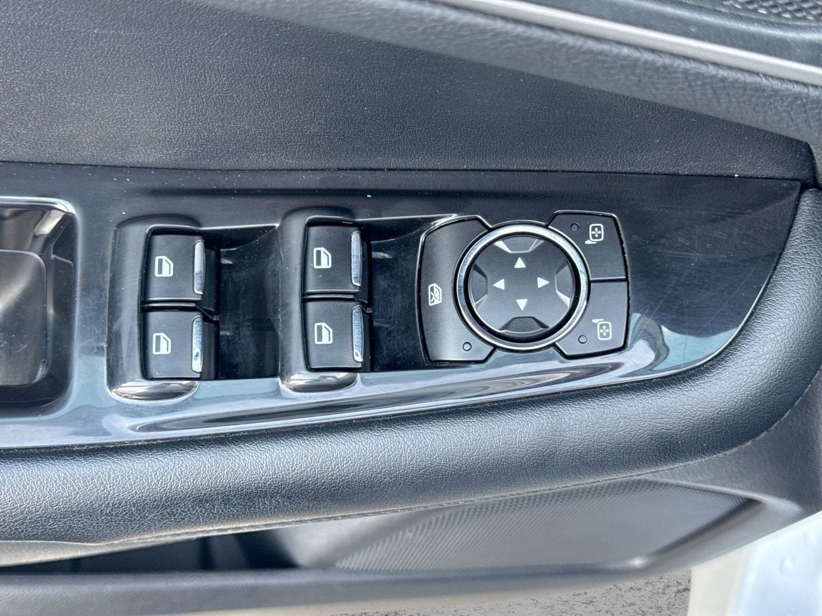 Thumbnail: 2017 Ford Edge - 18