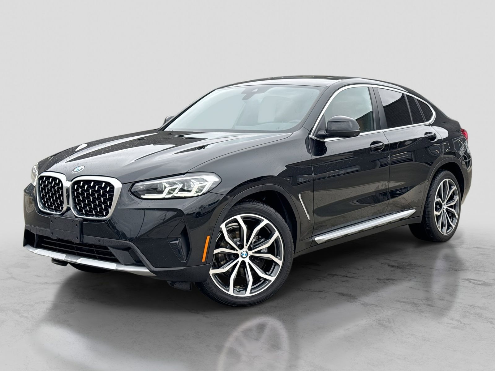 2022 BMW X4 xDrive30i's photo