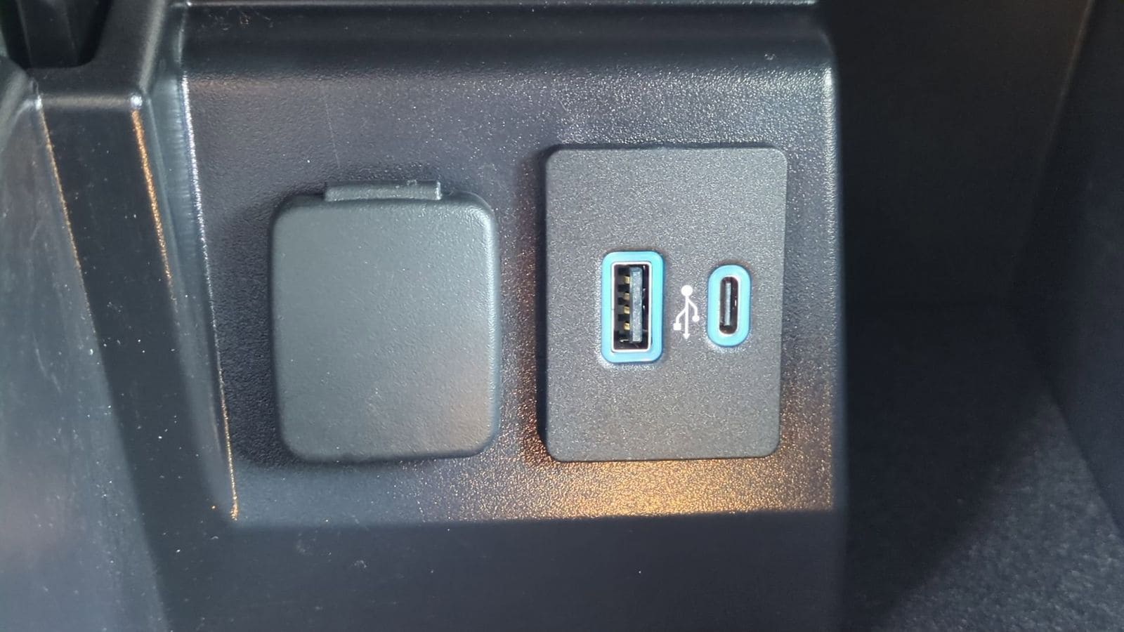 Thumbnail: 2023 Ford Explorer - 32