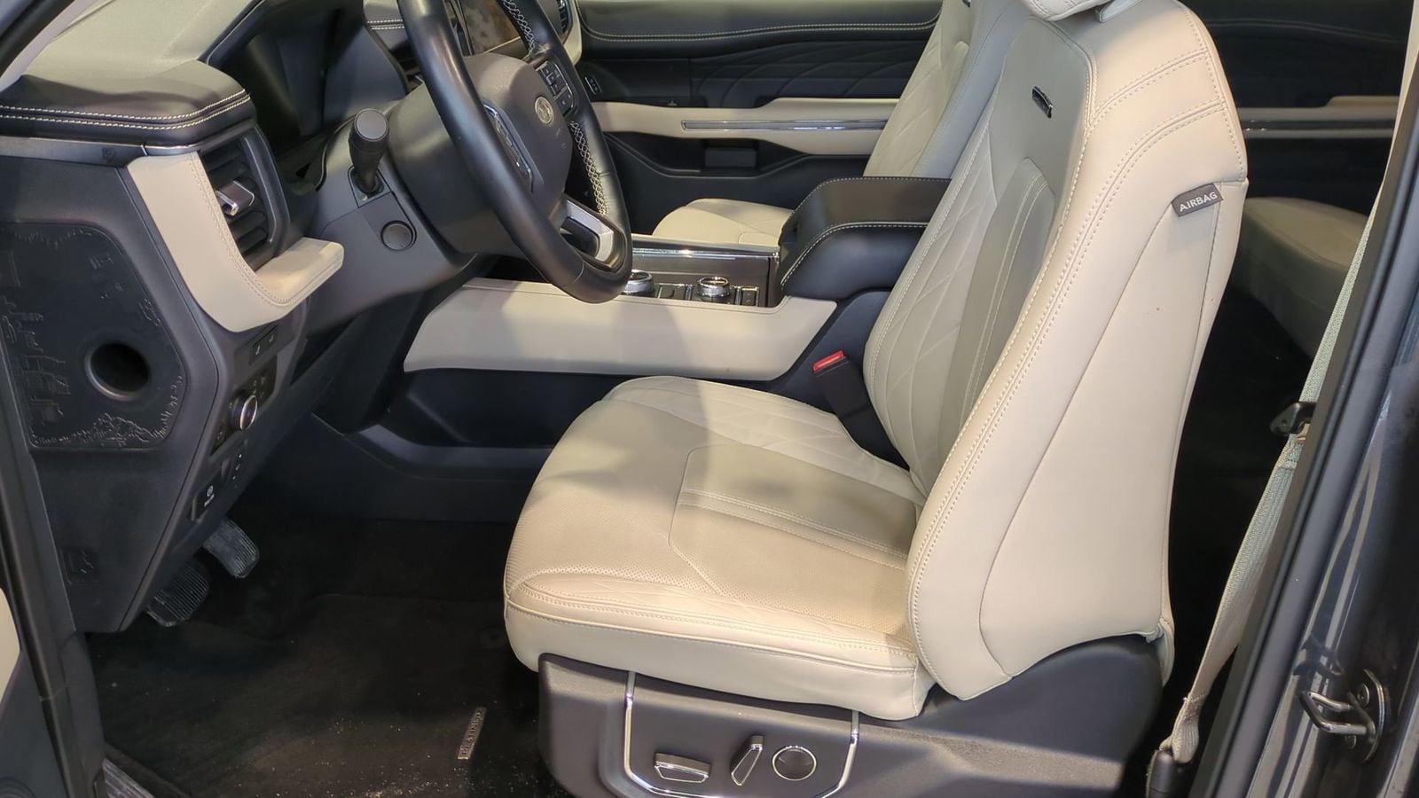 Thumbnail: 2023 Ford Expedition - 17