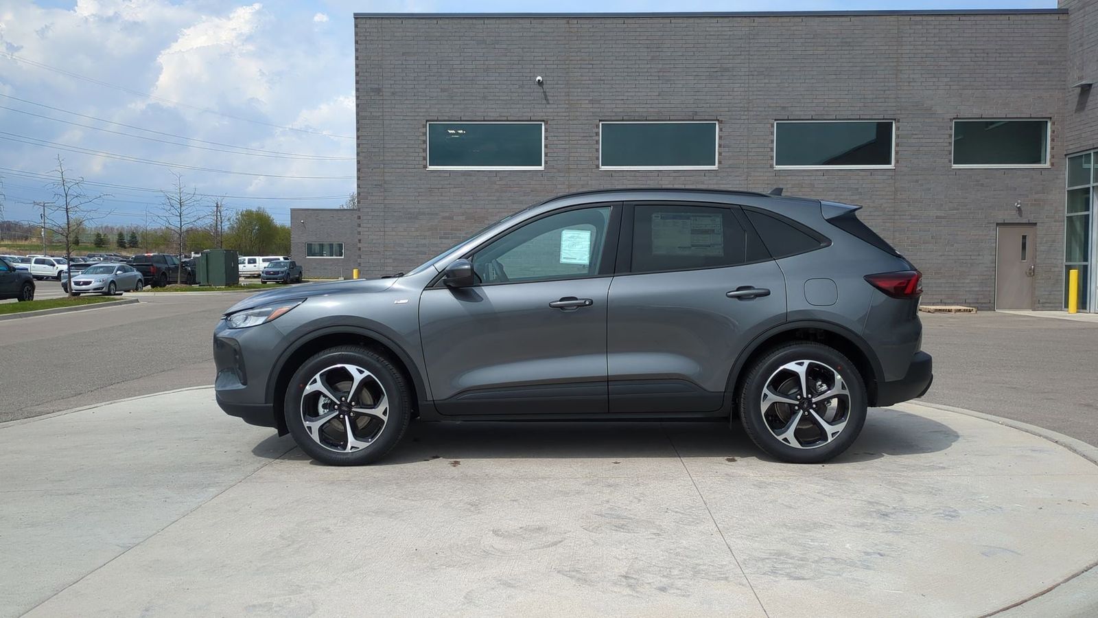 2025 Ford Escape Hybrid ST-Line Select photo 2