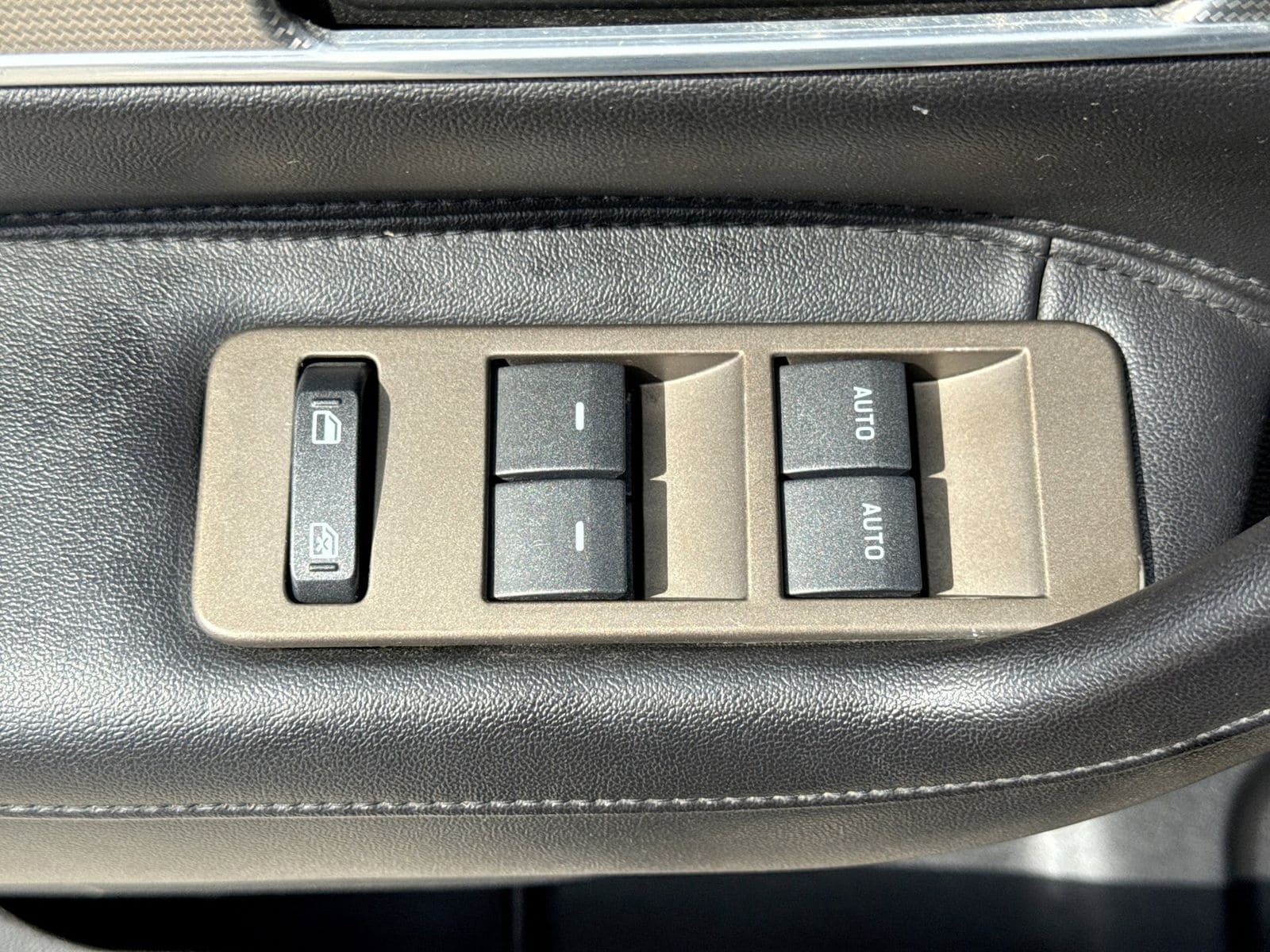 Thumbnail: 2013 Lincoln MKX - 17