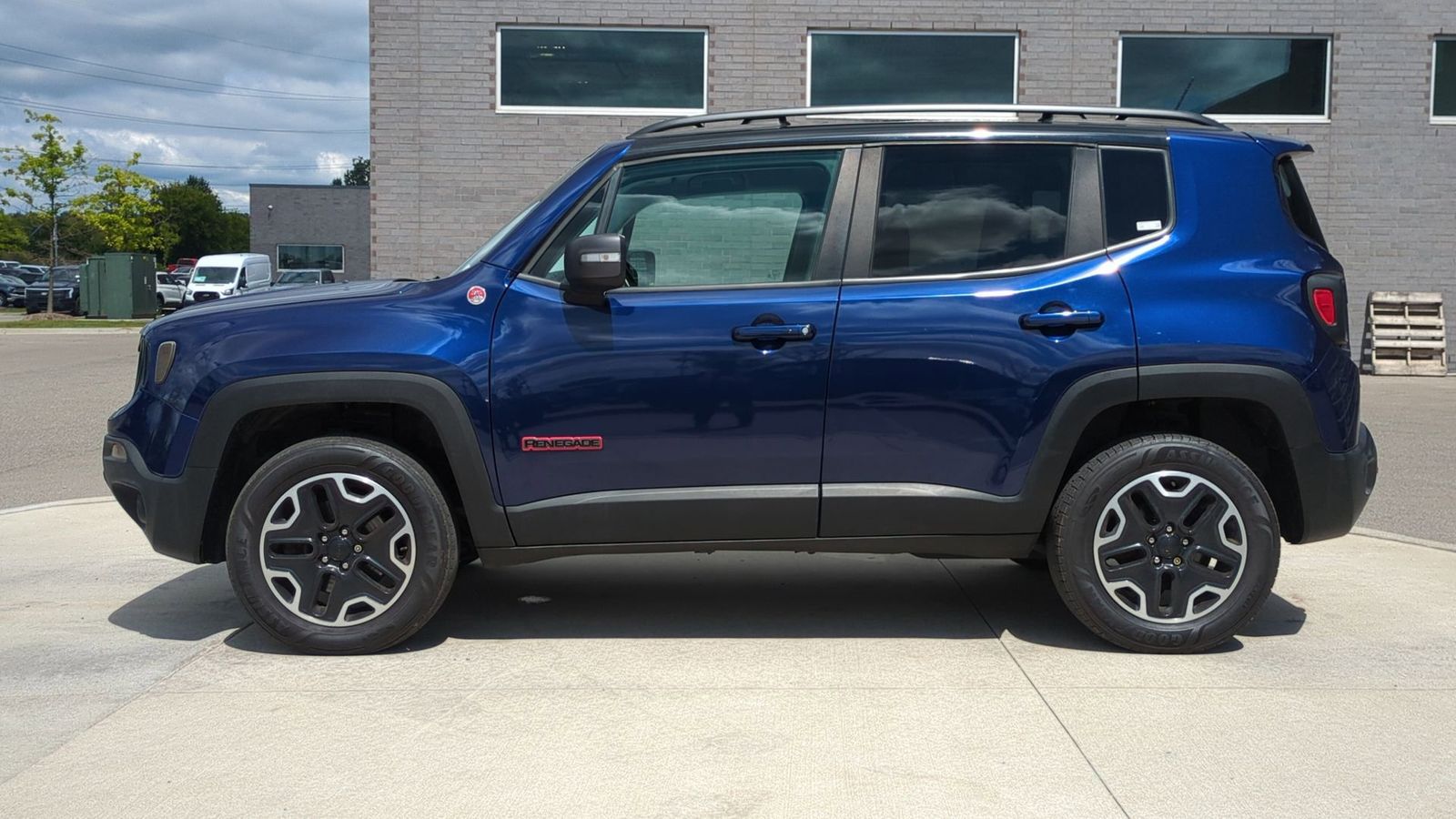 Thumbnail: 2017 Jeep Renegade - 3