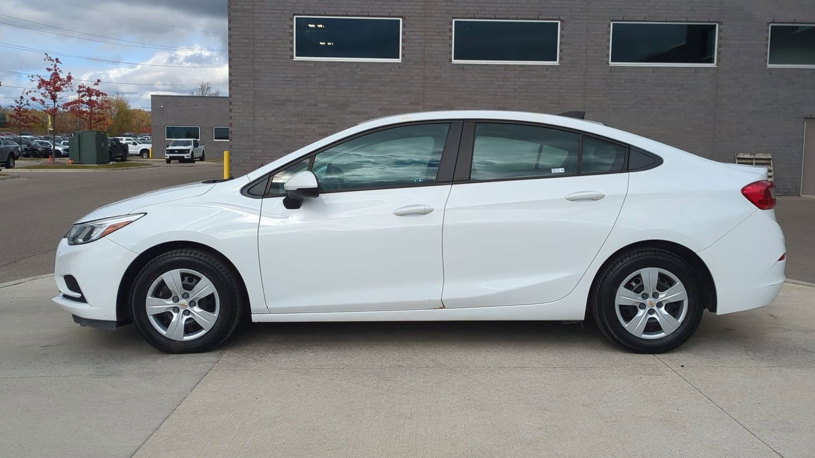 2016 Chevrolet Cruze LS photo 2