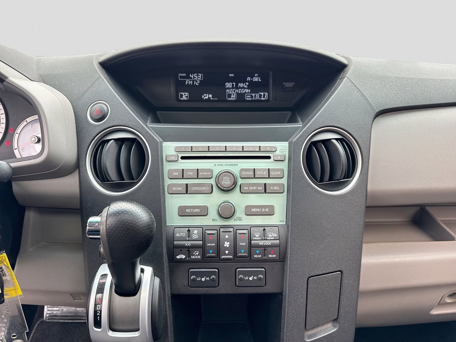 Thumbnail: 2010 Honda Pilot - 27